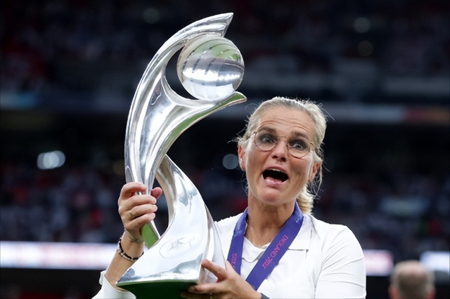 英格兰女足以强势姿态出征欧冠赛，冲刺欧冠的梦的简单介绍