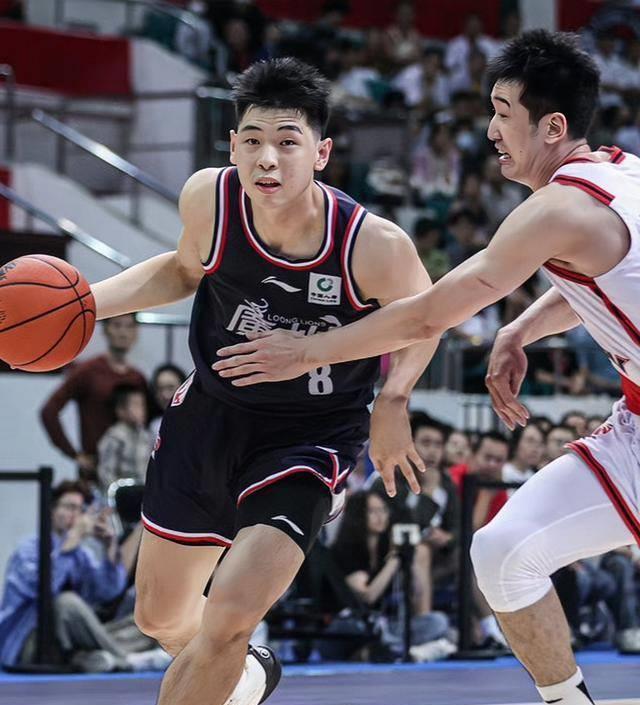 澳大利亚队新星崭露头角，国际篮球比赛表现出色