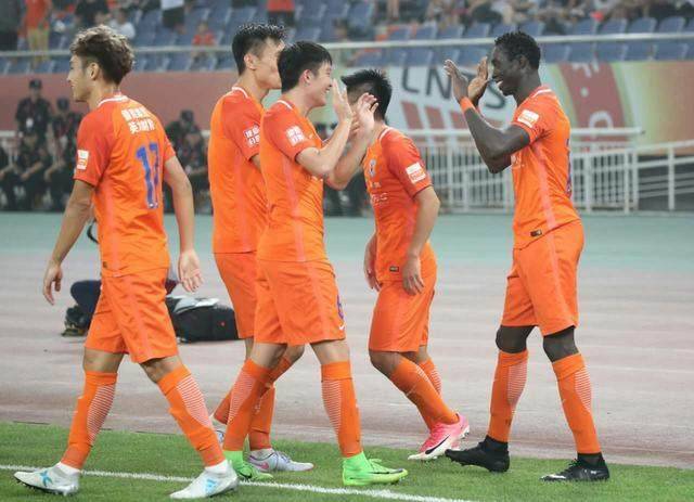 关于重庆力帆主场不敌对手，积分榜下滑的信息